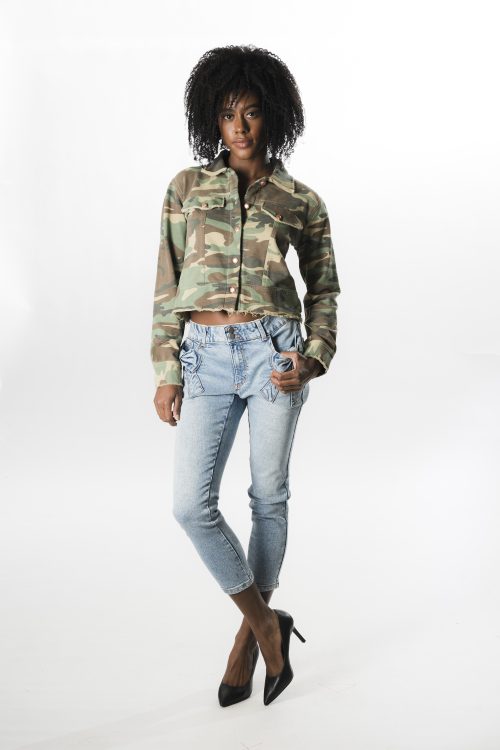 Double-Button Capri with Bow at Front